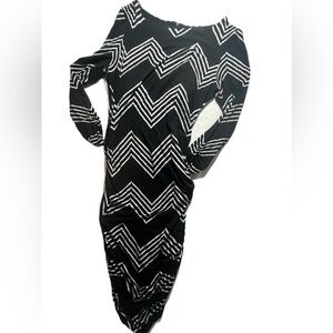 Tart Dress Black and White Ruched Sleeves Tight Form Fitting Size Large Women’s